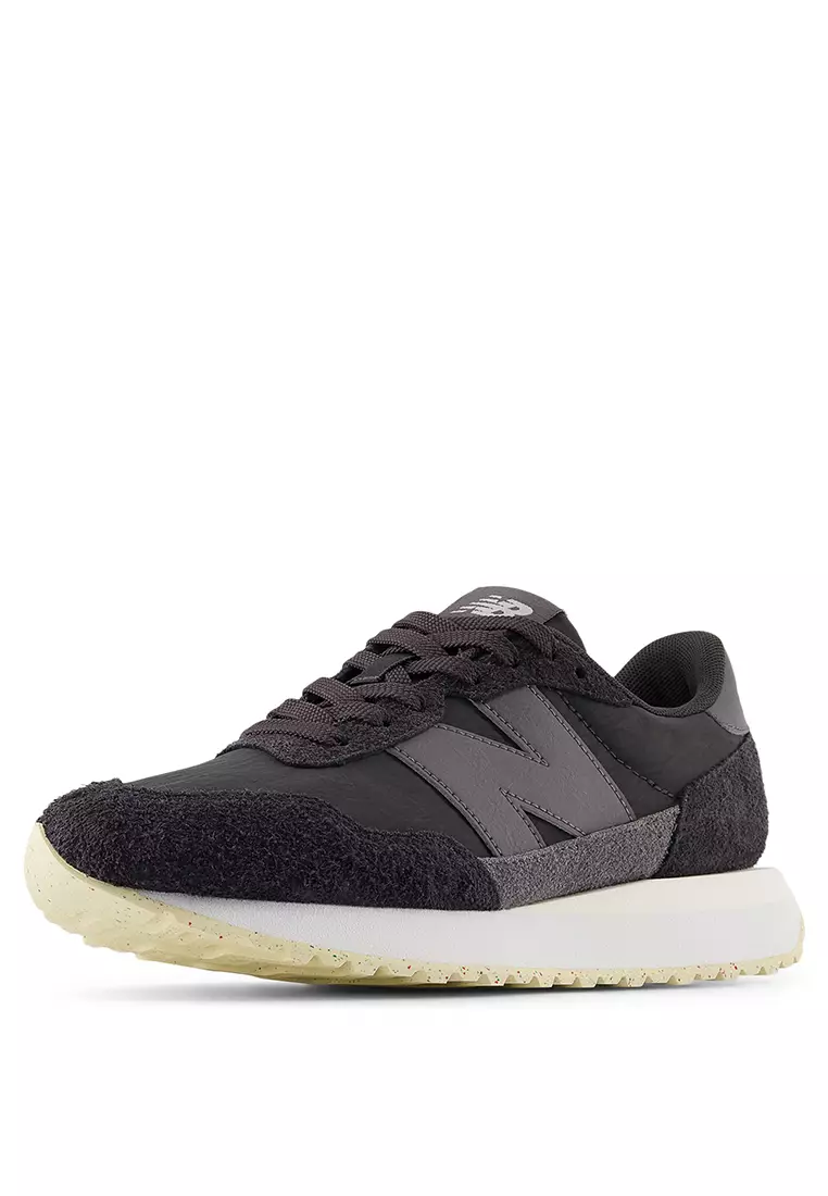 237 Classic Lifestyle Shoes