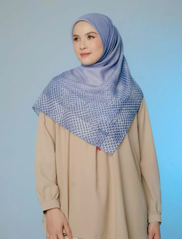 AUZORA Scarf Navy - Kerudung Hijab Segiempat Motif With Pouch Ziplock - Bahan Poly Fine - Ukuran 110x110