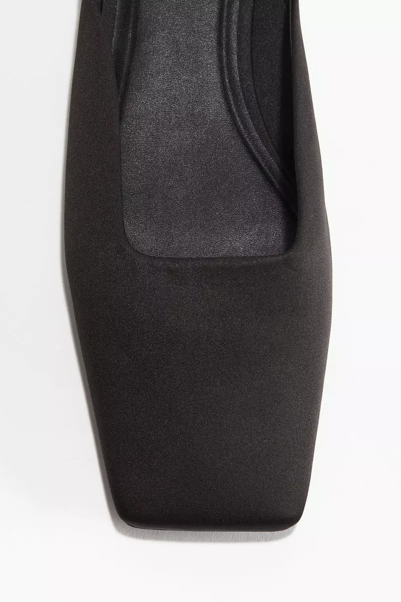 Discount on H&M  shoes - SKU: Square-toe satin mules