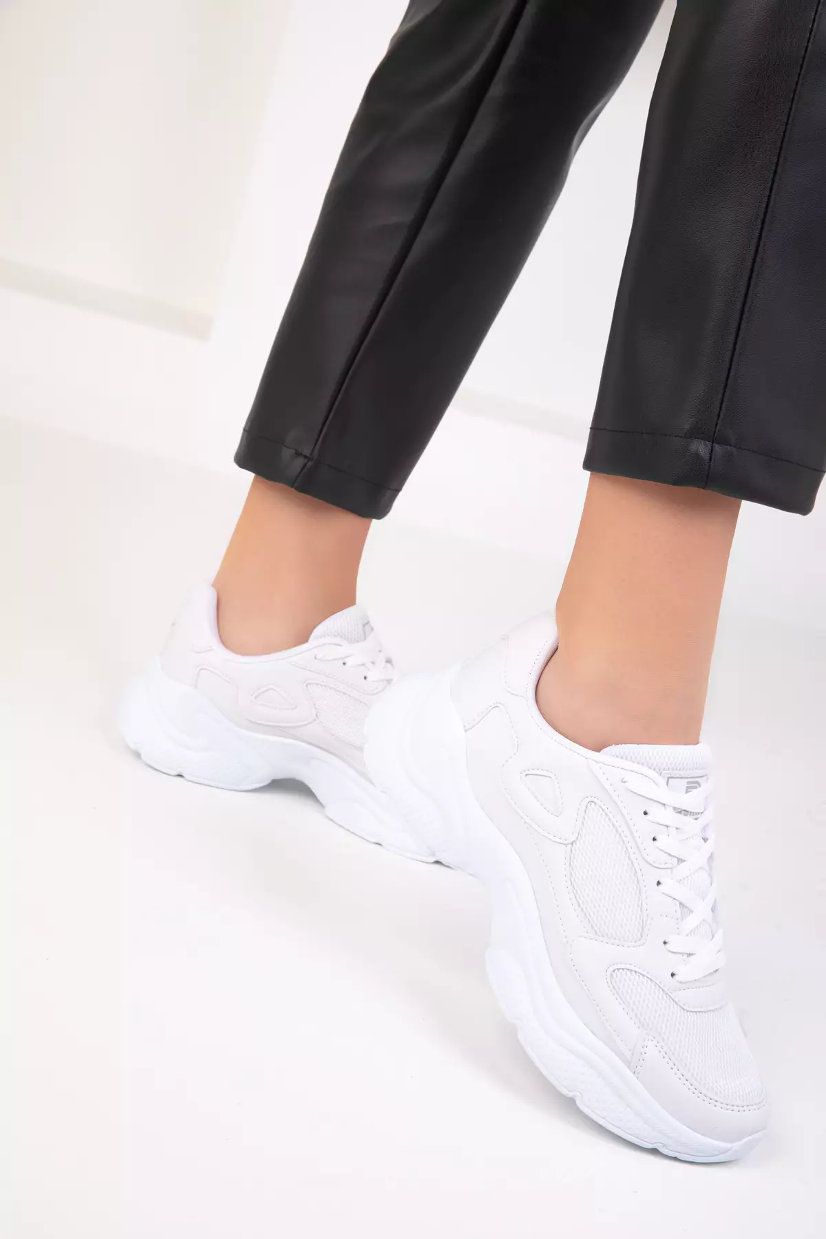 Women's White Sneakers 18147