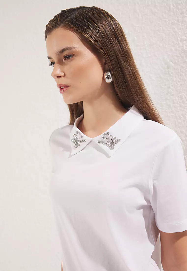 White Polo Collar with Stone Detail Regular Pattern Knitted T-Shirt TWOSS25TS00052