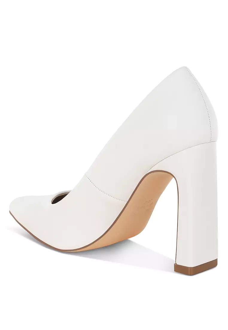 白色人造皮革高跟鞋