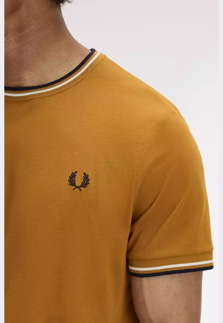 Fred Perry M1588 Twin Tipped T-Shirt (Dark Caramel / Ecru / Navy)