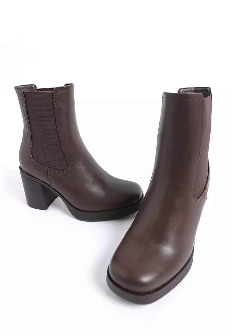Faux Leather Chelsea Boots In Brown