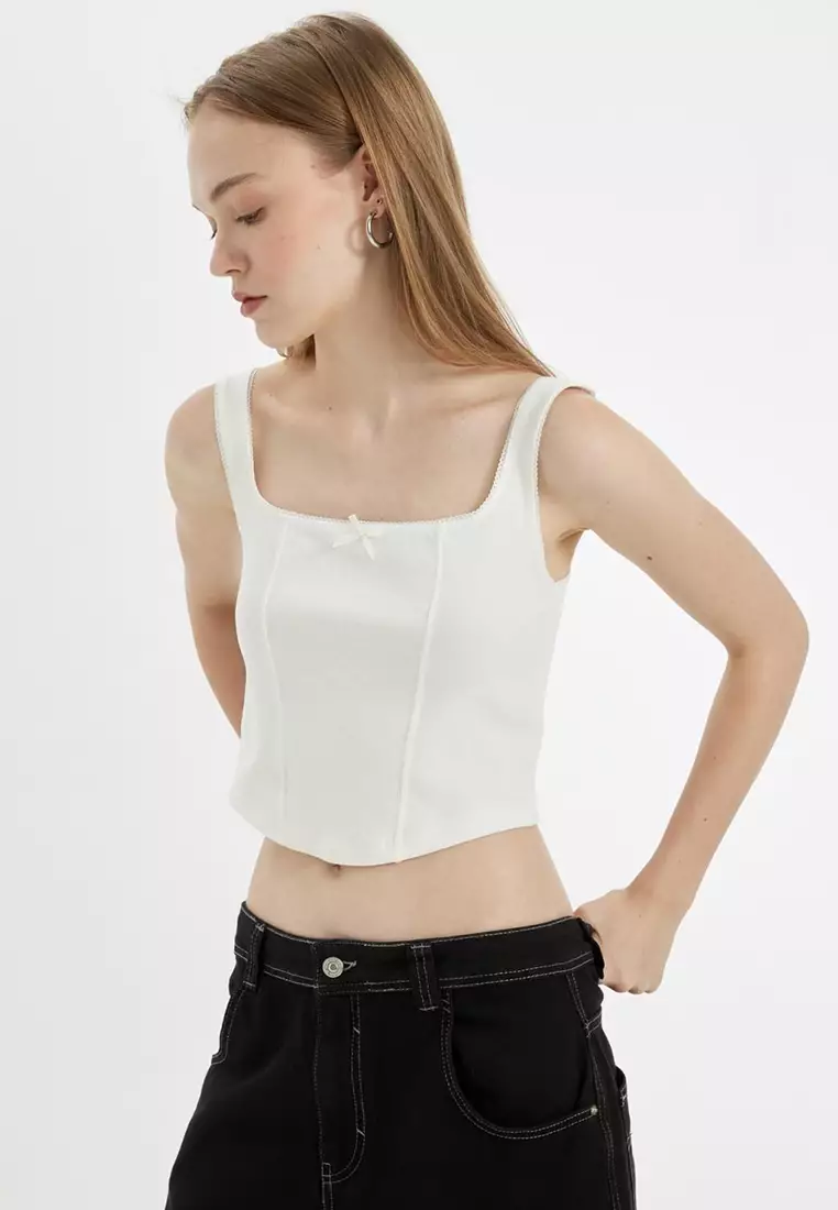 綴有束腰細節的涼感修身上衣