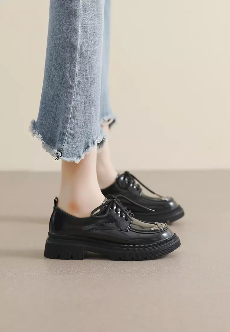 Vintage 8s shoes top