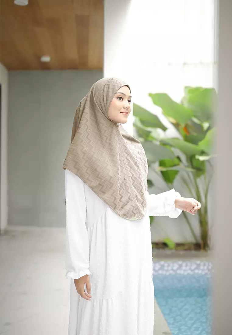 Bergo Instan Sheera 3 Tone Hijab Knit - Almond Cream