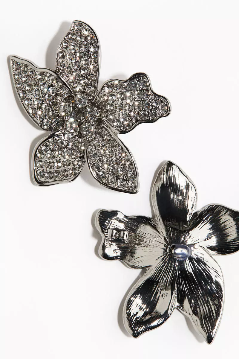 Flower-shaped earrings