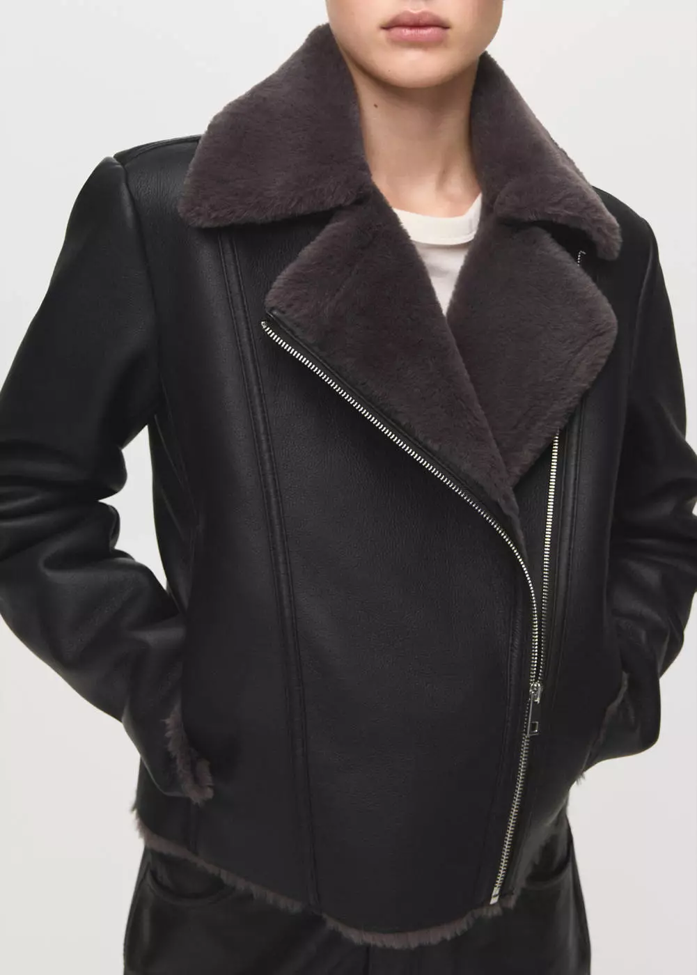 Jaket biker berbulu sintetis
