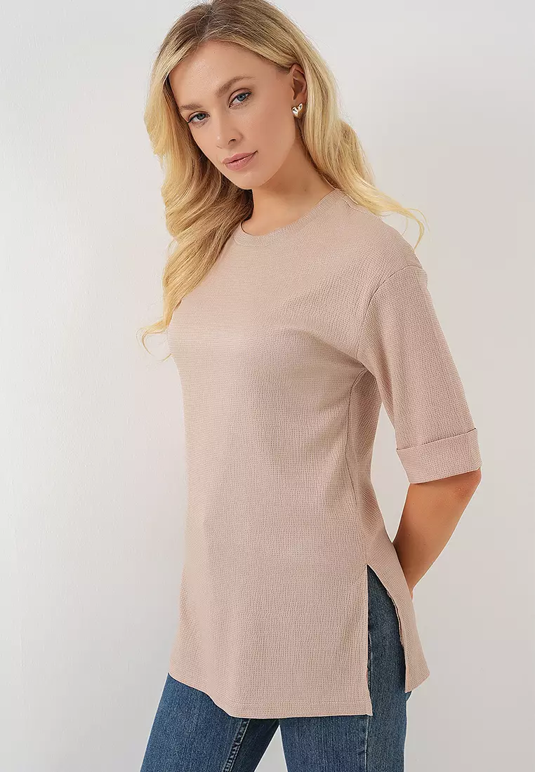 4332 Knitted T-Shirt With Side Slits - Biscuit
