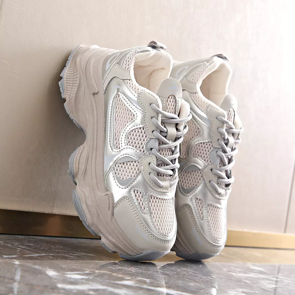 Sepatu Wanita Wedges Fashionable Sneakers Cewek Stylist WL2483