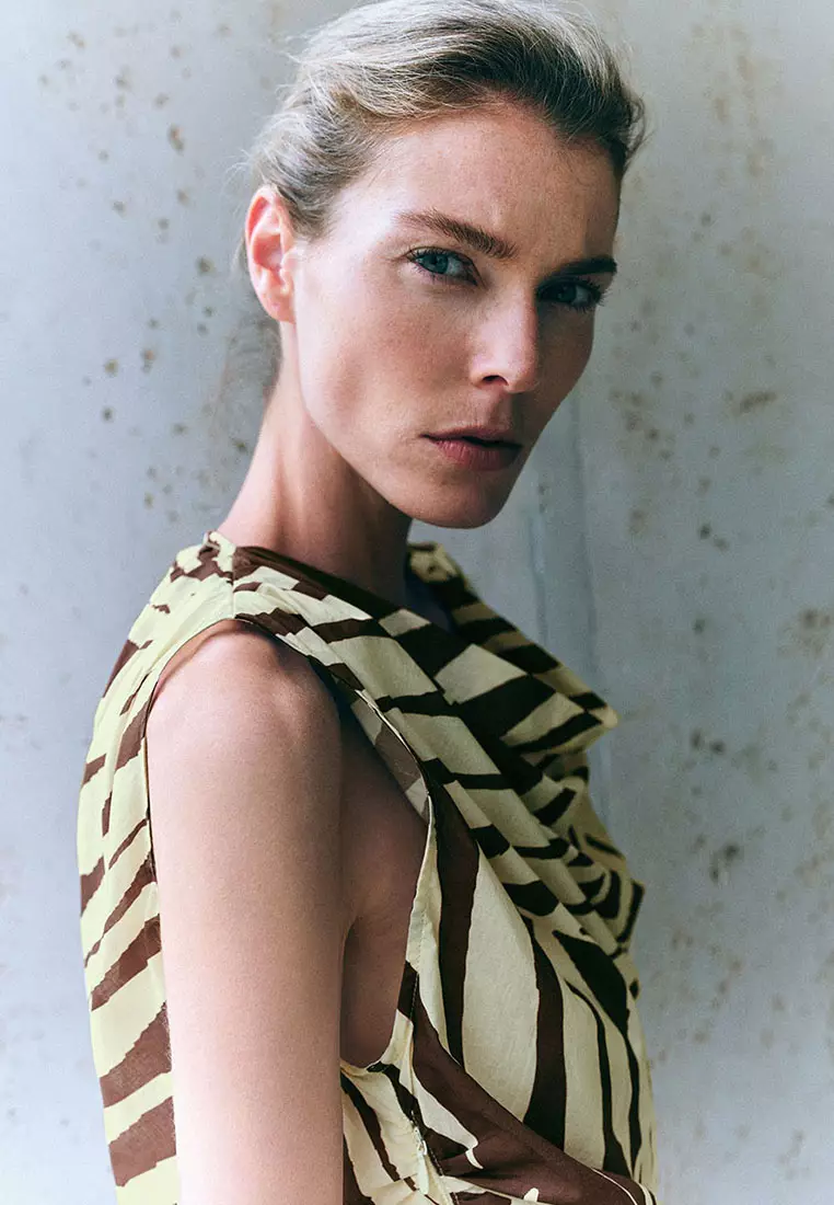 无袖袖荡领罩衫衬衫