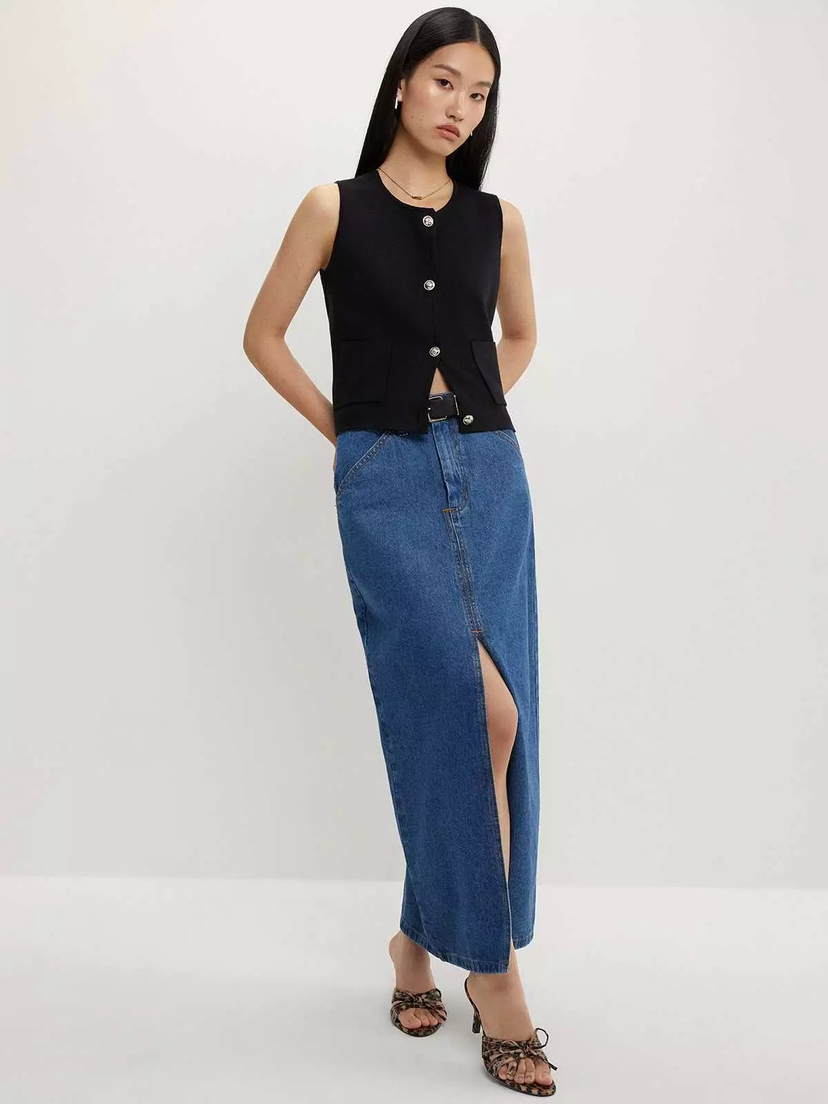Sleeveless Front Pocket Top - Black