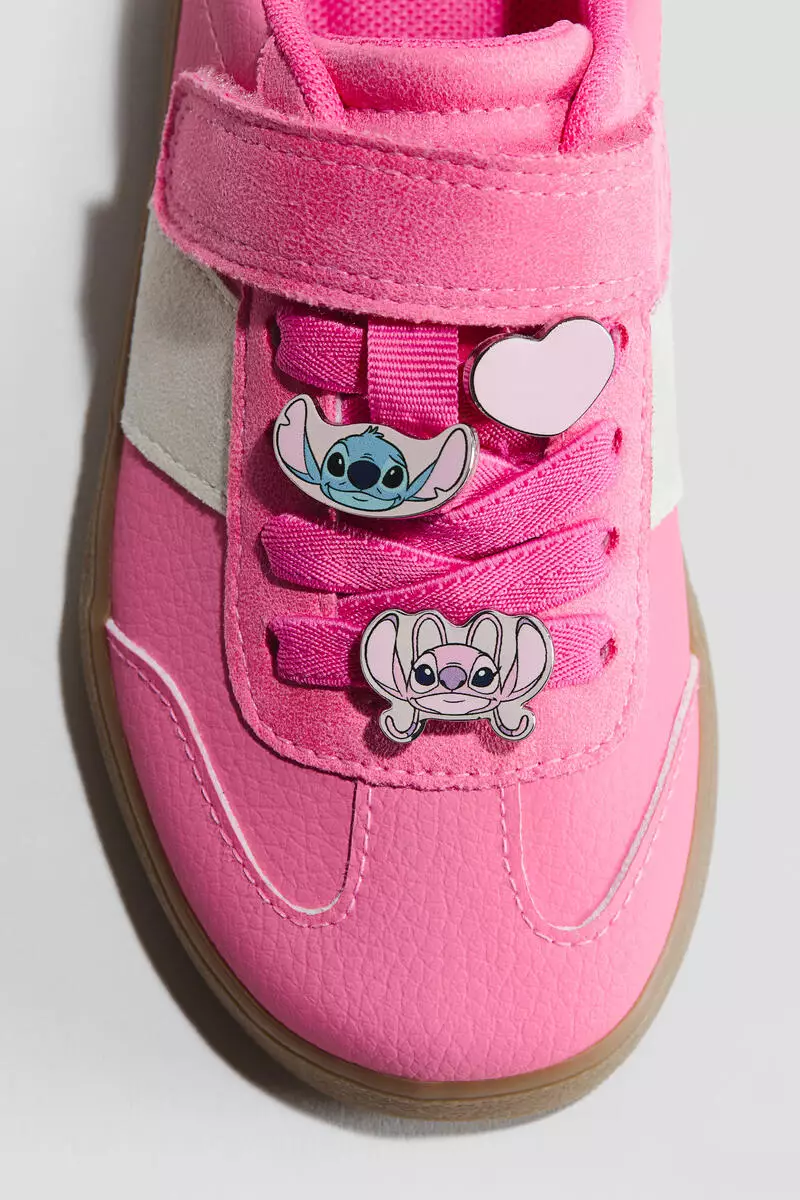 Motif-detail trainers