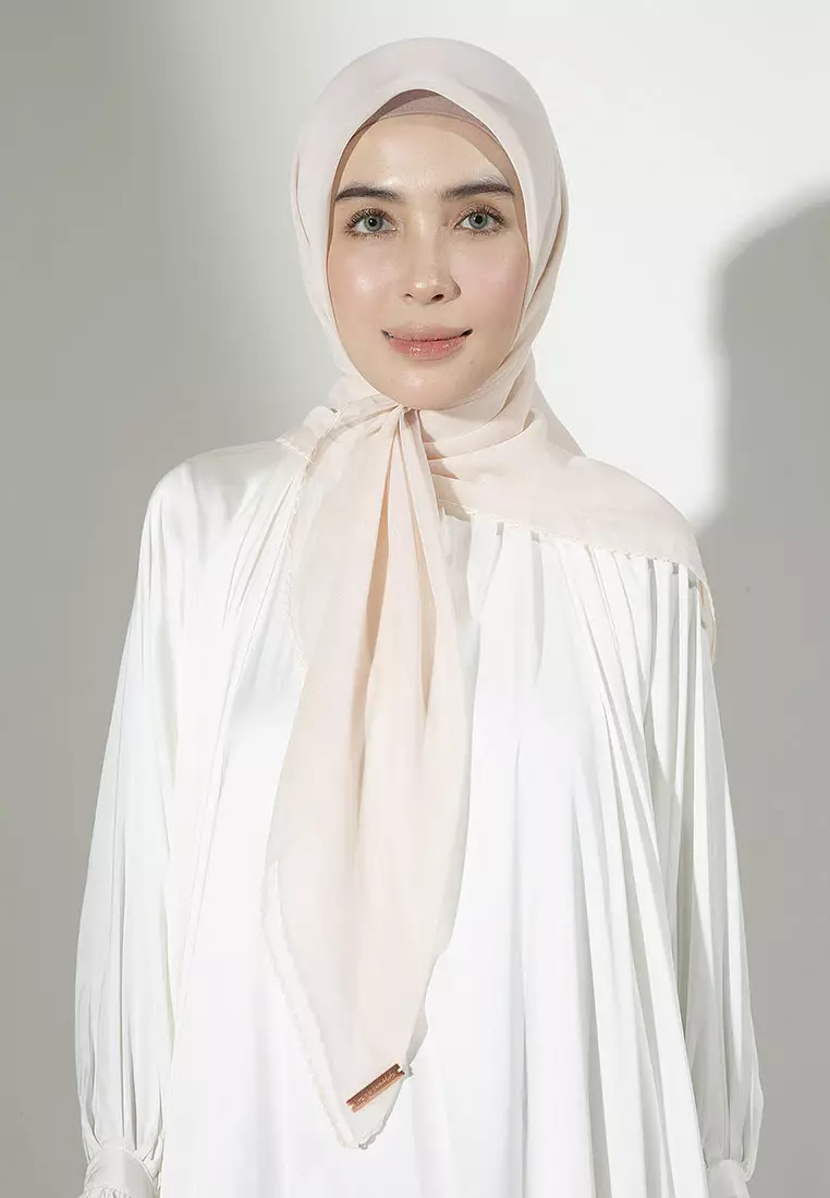 Paris Embroidery Signature Square (Lozy X Hamidah) Ivory