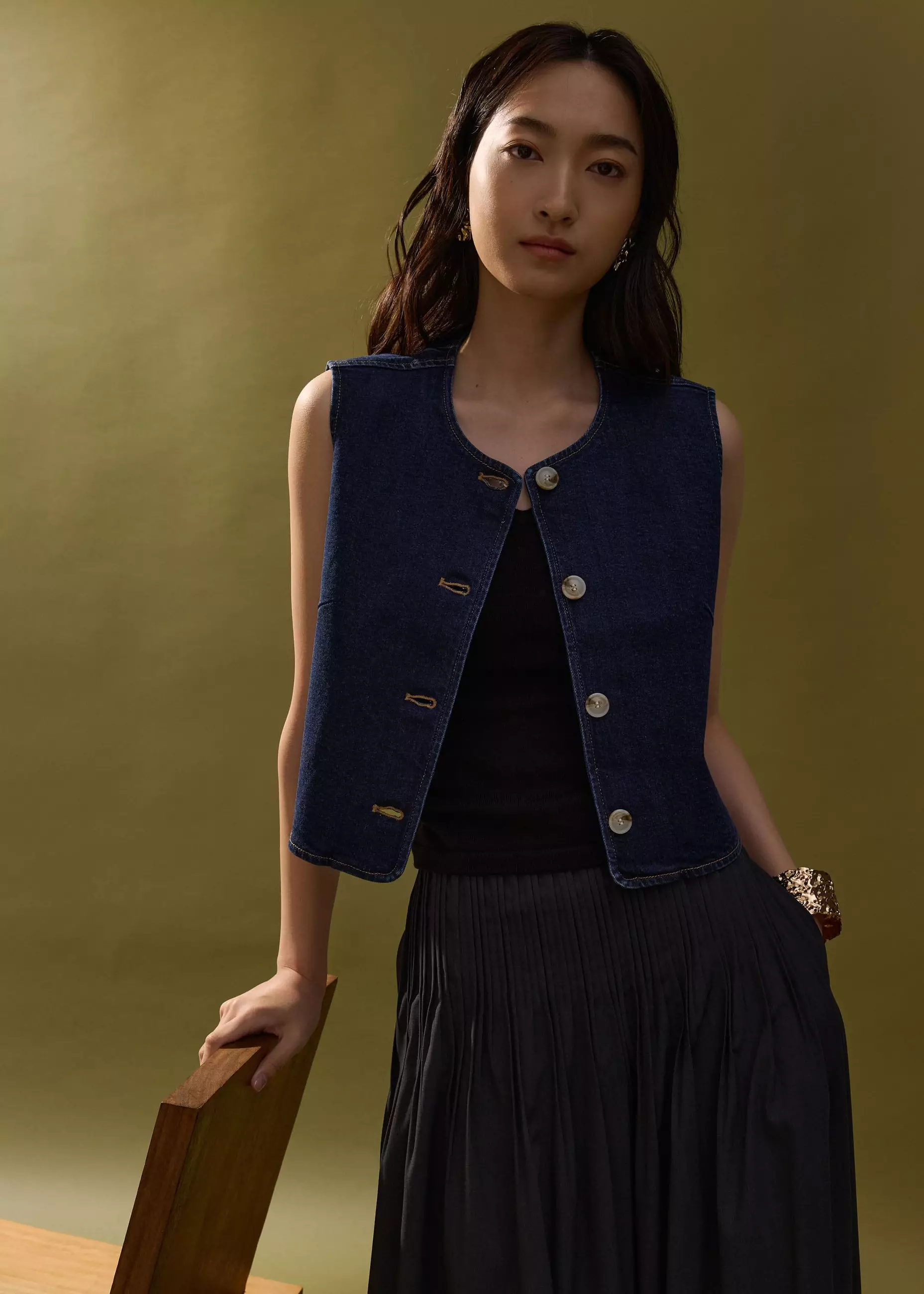 Vest Wanita - Relaxed Denim Round Neck Button Down Vest Top