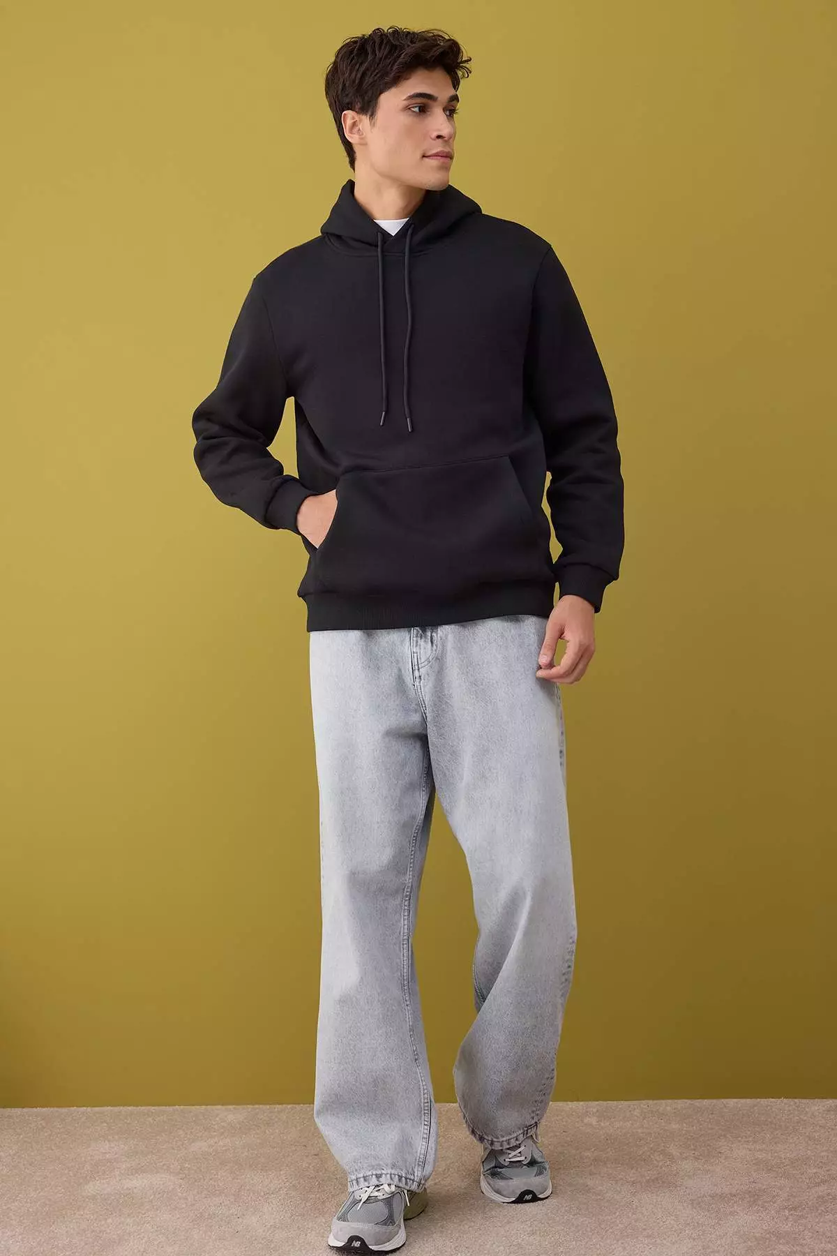 Black Regular Cut Hooded Thick Sweatshirt With Polar Fleece Inside