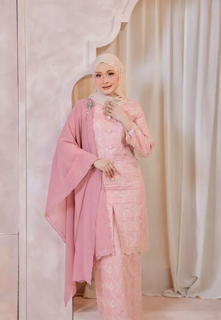 Permata Luxe Embroidery Long Kebaya with Kipas Belakang Skirt