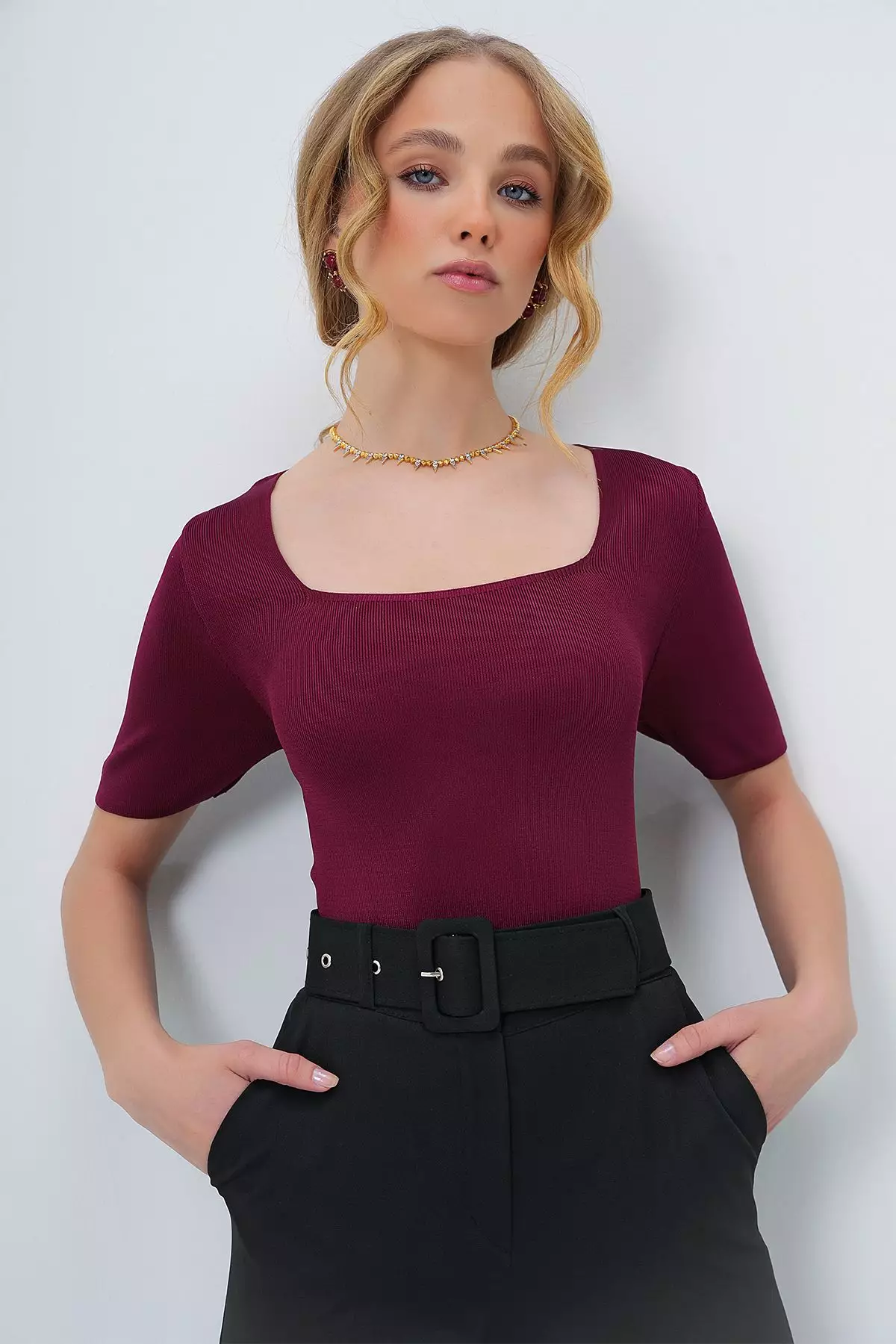 Women's Burgundy Square Neck Short Sleeve Seasonal Knitwear Blouse