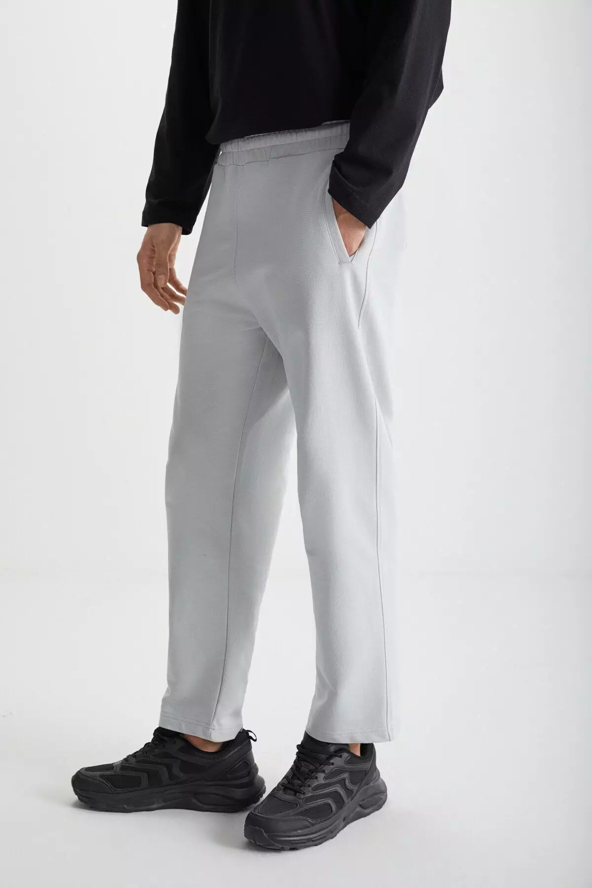 Relaxed Fit Elastic Waist Premium Fabric Sweatpants