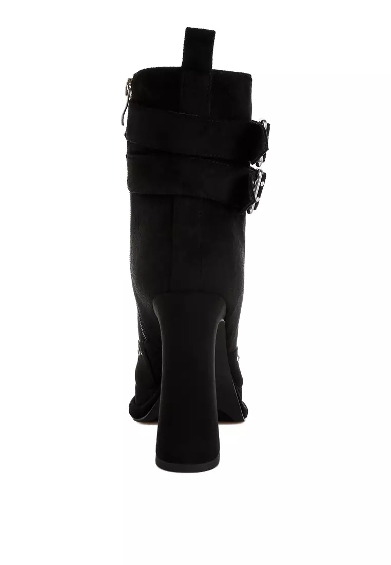 Sepatu bot bertali detail tali kekang warna hitam