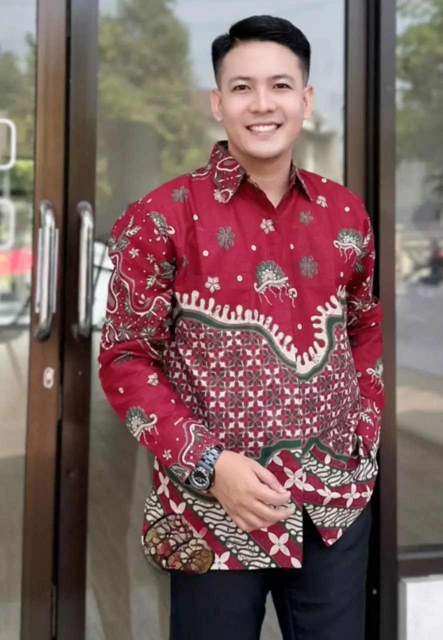 Almand Maron Kemeja Batik Pria Premium Slimfit Modern Lengan Panjang ALN