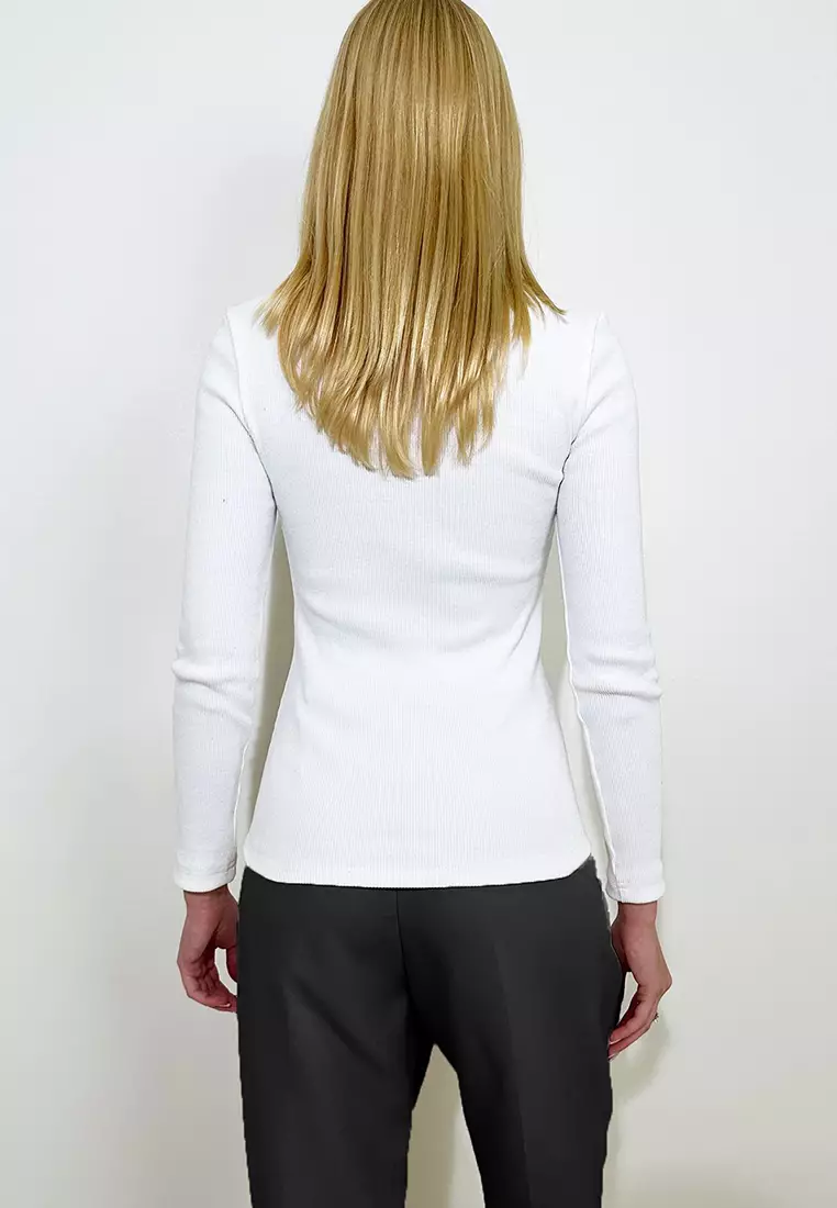 Women's Ecru V Neck Camisole Basic Blouse Alc-X13290