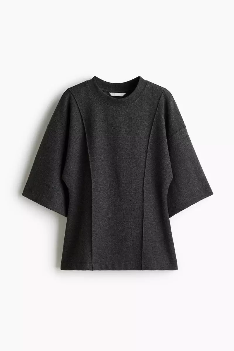 Loose-fit fine-knit top