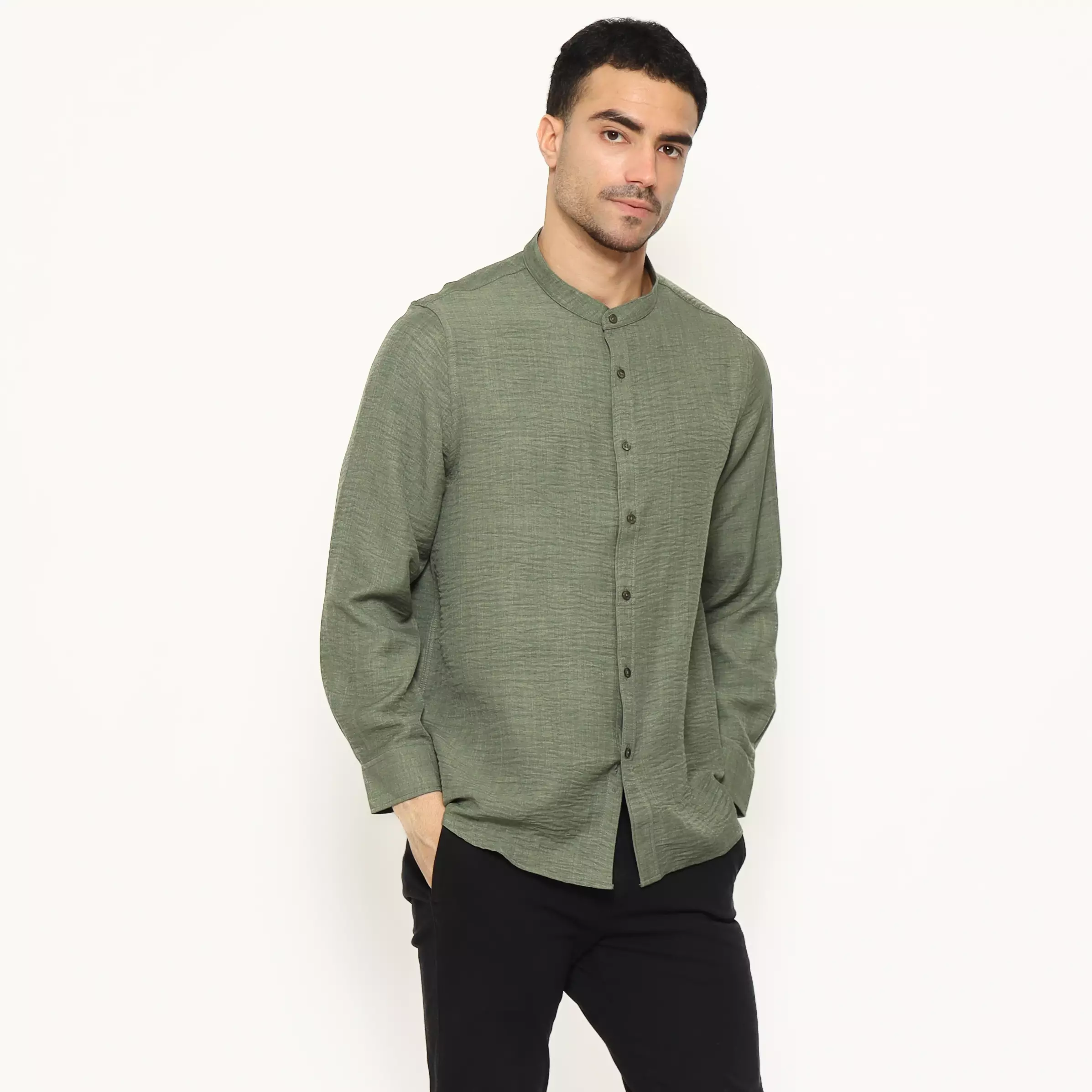 Lawell Baju Koko Pria Polos Lengan Panjang Slim Fit Warna Army | ESPRIT