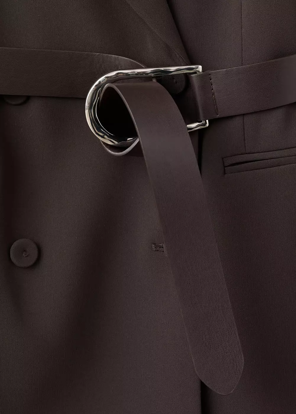 Gaun bergaya blazer dengan ikat pinggang