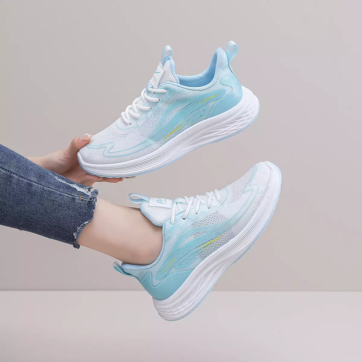 Sneakers Olahraga Wanita Kekinian Modis Ootd Jalan Santai Sepatu Cewek Bertali QN2511