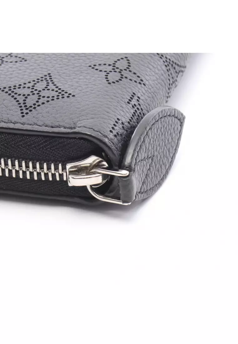 Pre-Loved Louis Vuitton zippy wallet Mahina Noir round zipper long wallet leather black