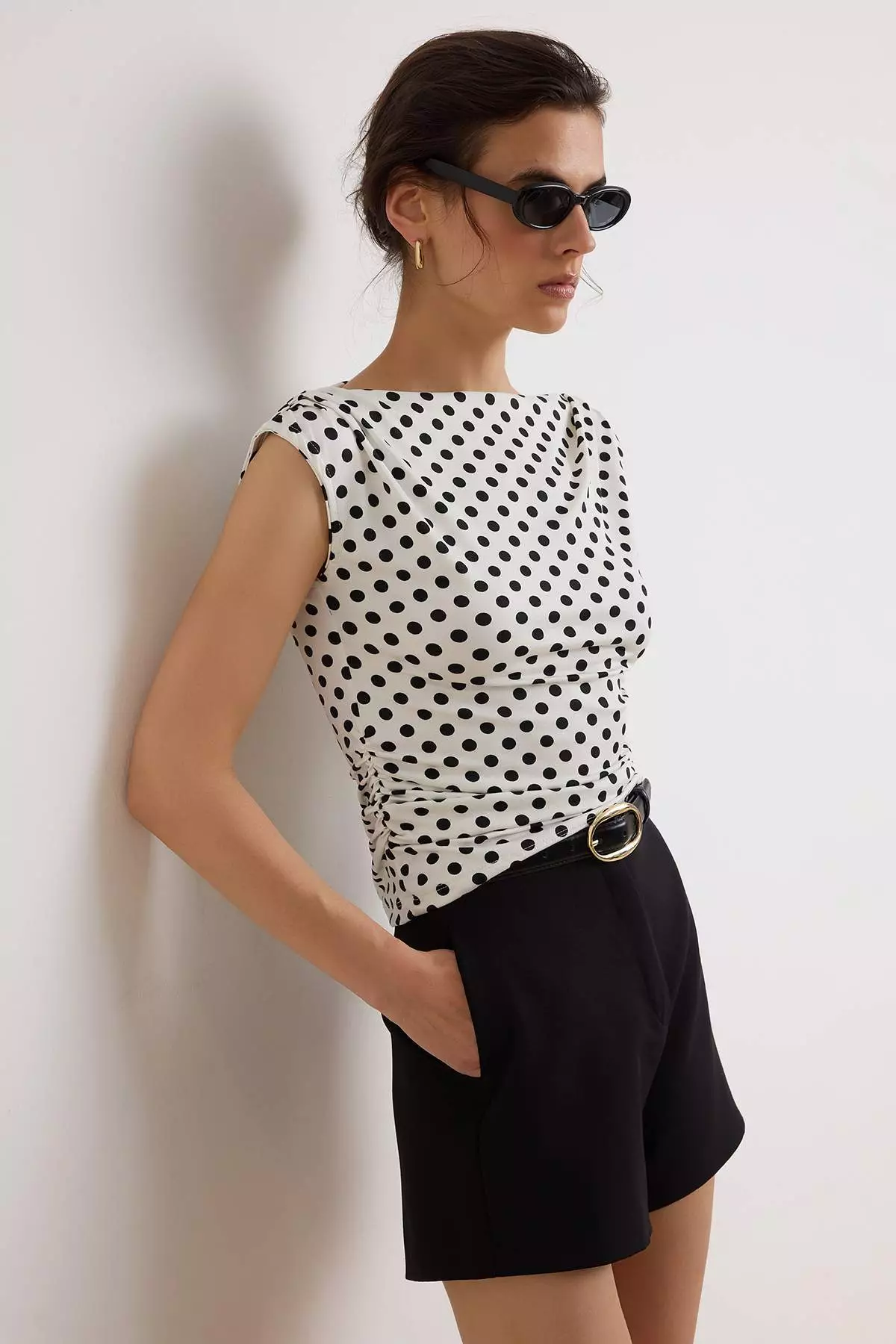 Ecru Polka Dot Fitted Boat Neck Sleeveless Gathered Knitted Blouse Twoss26Bz00979