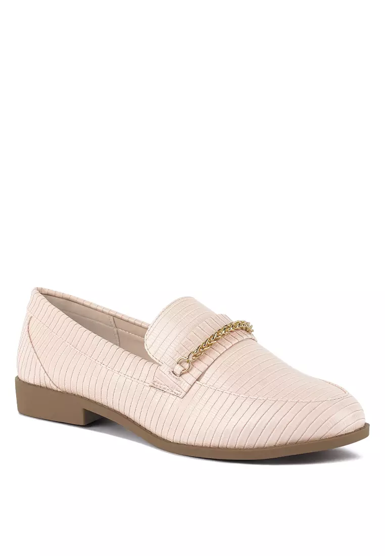 Nude Low Block Loafers Adorned with Golden Chain