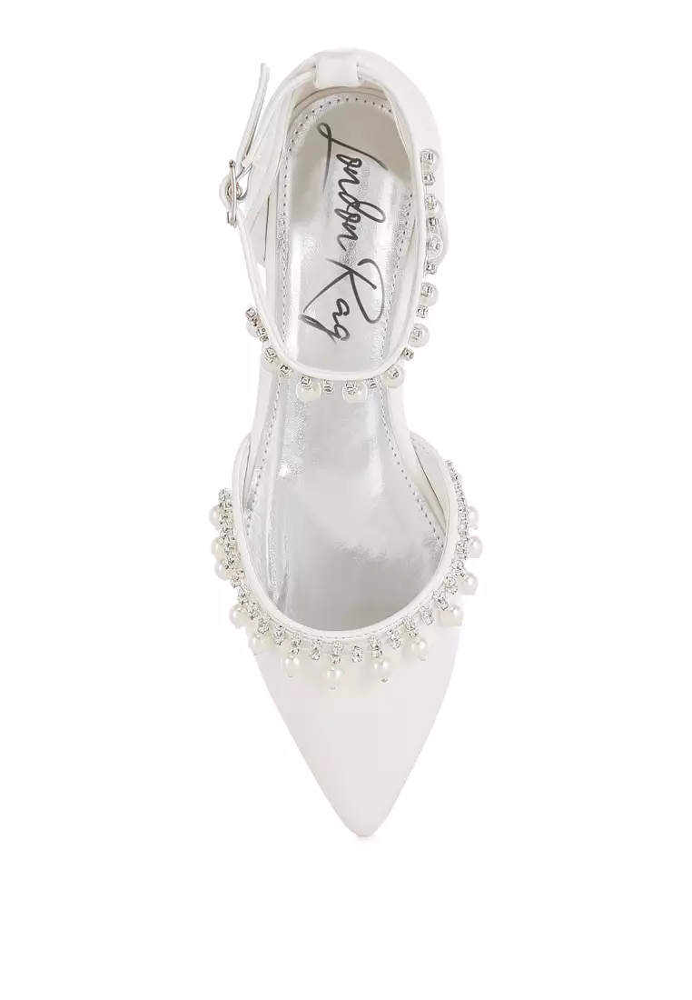 Sandal datar bertali pergelangan kaki dengan berlian imitasi dan mutiara putih