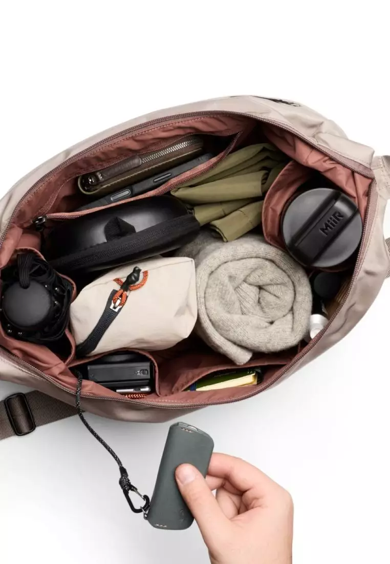 Bellroy Laneway Crescent Bag (dagelijkse 7 liter minimalistische schoudertas met binnen- en buitenvakken, verstelbare riem en verrassend veel opslagruimte) - Ink
