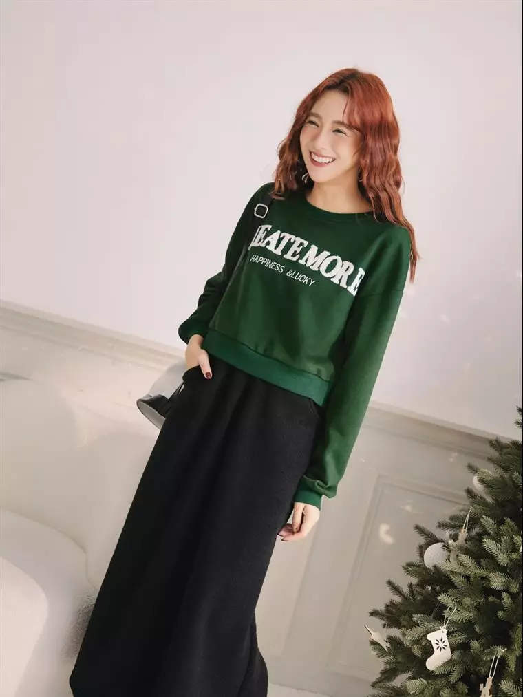 Textured terry embroidered cropped sweatshirt [AB18017]
