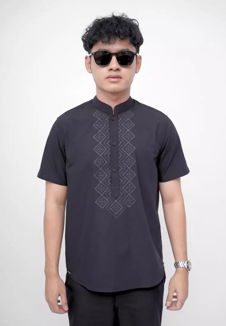 Ryusei Kemeja Kerah Koko Lengan Pendek Yatsuki Black