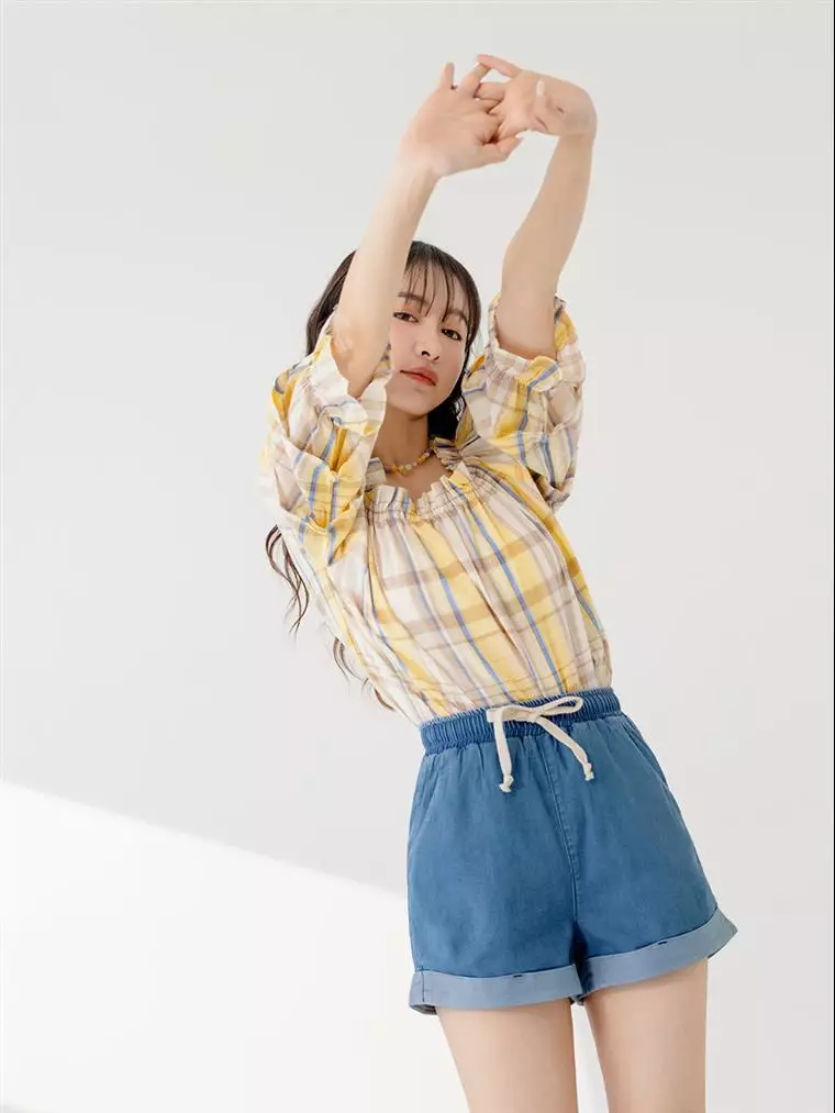 Girls wearing discount denim shorts