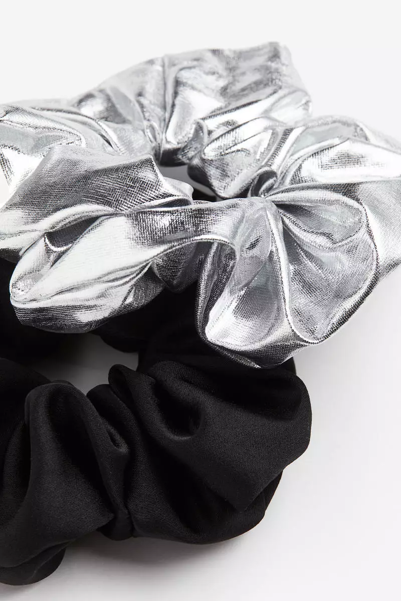 H & store m scrunchies