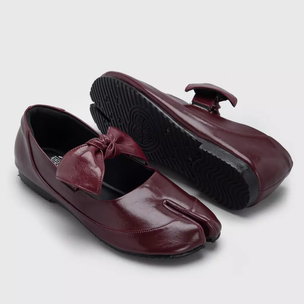 Valeeqa Flat Shoes Maroon