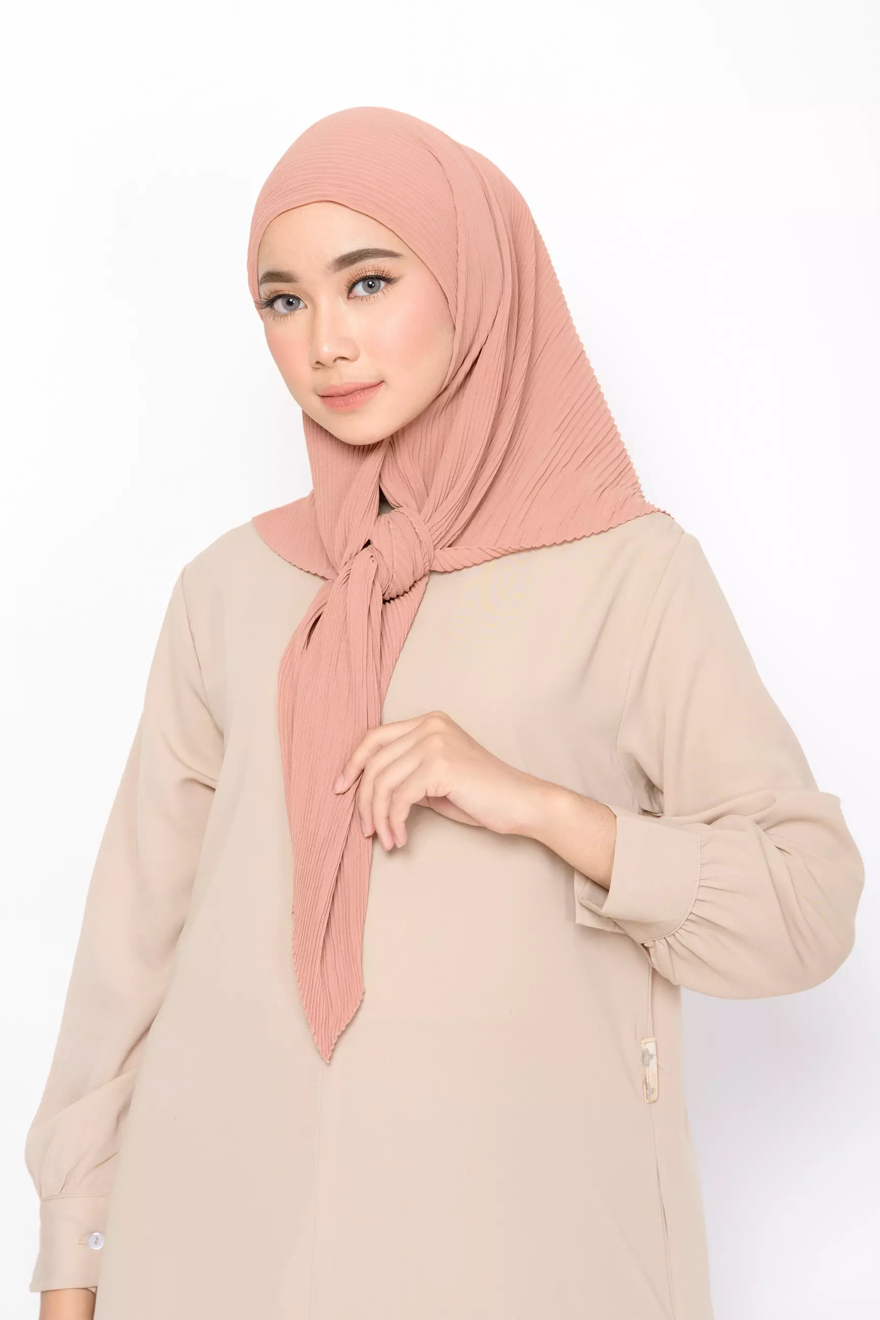 ZM Zaskia Mecca - Fanya Cream Hijab - Kerudung Segi Empat