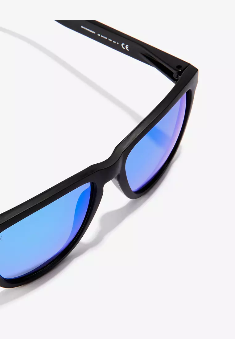 HAWKERS POLARIZED Black Clear Blue ONE RAW. Sunglasses for Men and Women, Unisex. UV400 protection. Official product designed and made in Spain. HONR22BLTP