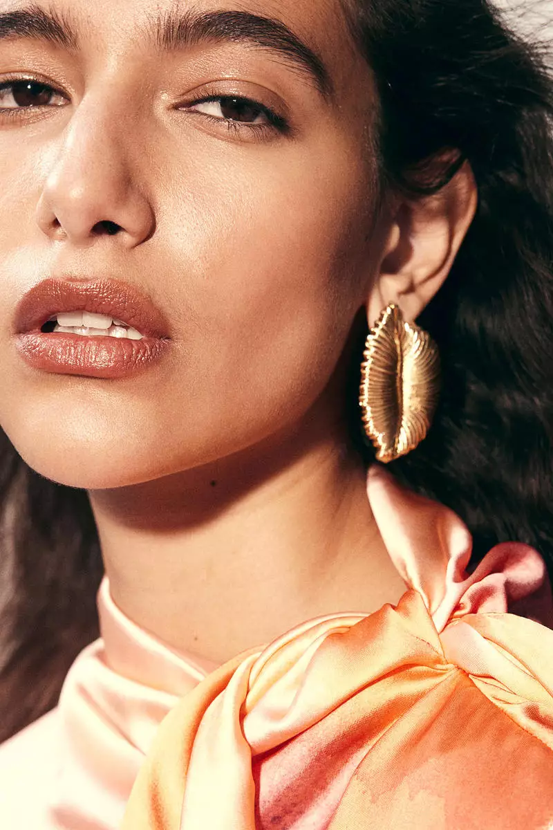 Leaf-shaped earrings