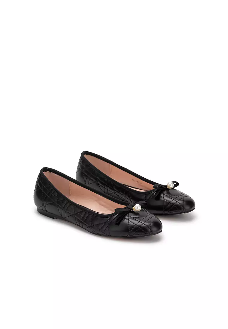 QUILTED ROUND TOE FLAT PUMP