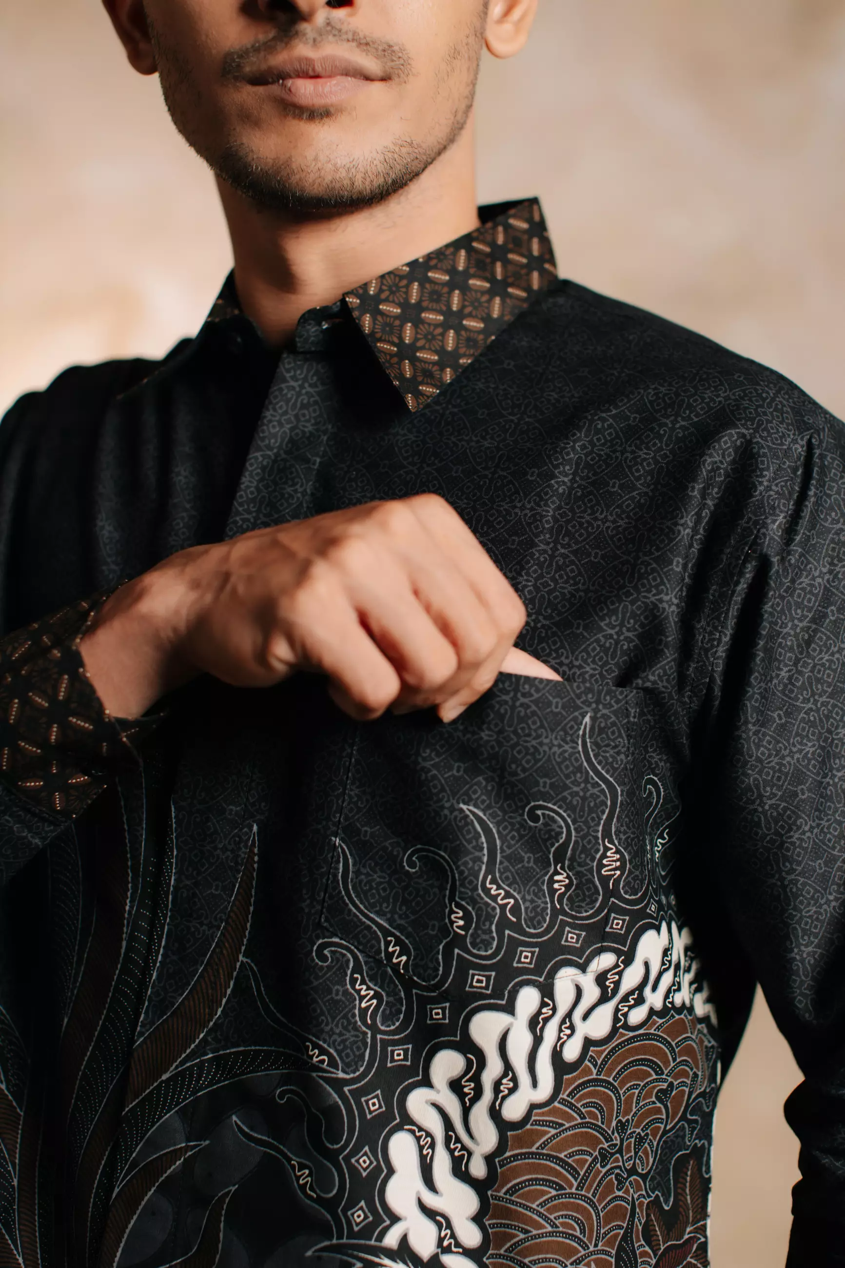 Nala Black Kemeja Batik Pria Slim Fit Katun Lengan Panjang