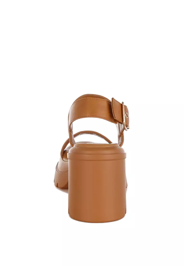 Sandal Platform Bertumit Detail Lubang Tali Warna Coklat Muda