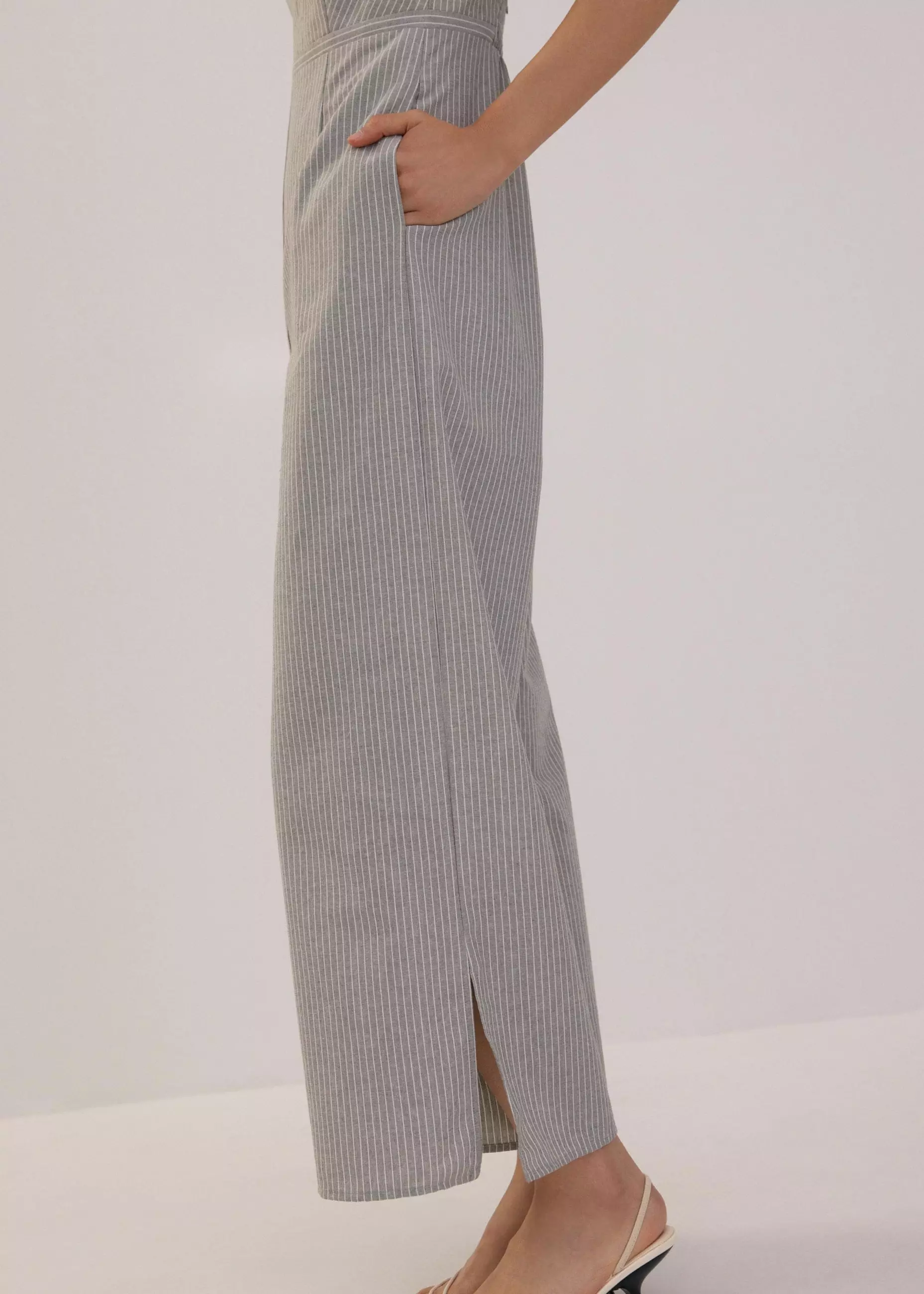 Jumpsuit Wanita - BraFree by LB Plunge Linen Jumpsuit