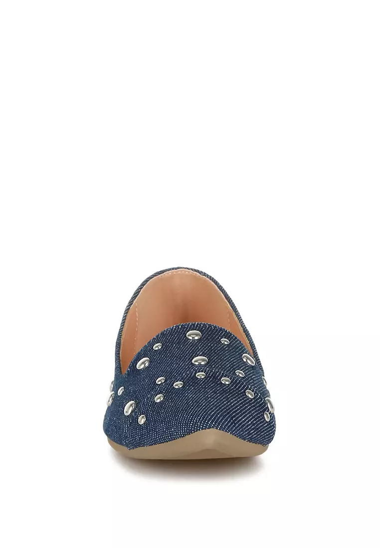 Sepatu Balet Berhias Stud dari Denim