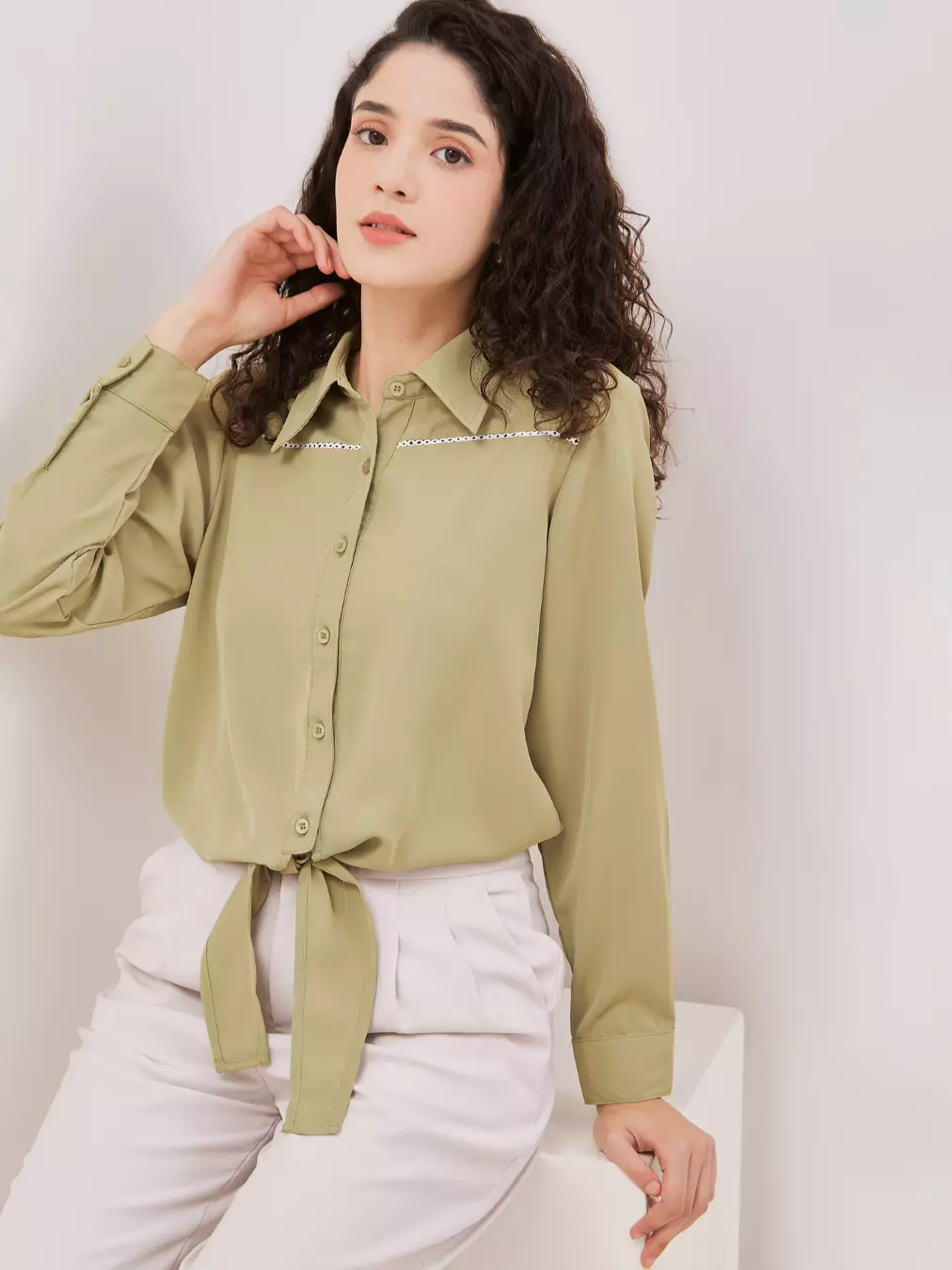 Urban Exchange Gisel Green Blouse - Atasan Blouse Kasual Lengan Panjang Warna Green